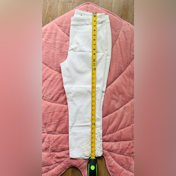 INC International’s Concept Women's White Cropped Pants - Picture 6 of 8